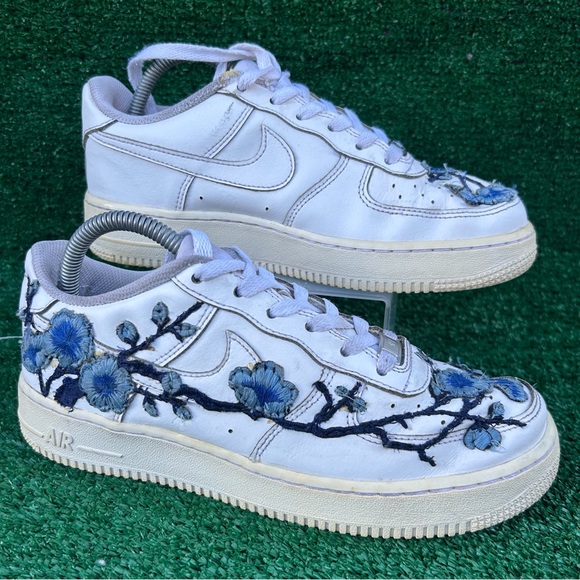 Nike Women's White Sneakers with Blue Embroidery - Picture 1 of 7